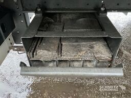 Schmitz Cargobull Curtainsider Standard Staplerhalterung