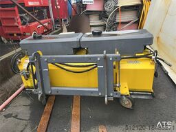 Vama EHK 2200 wheel loader broom