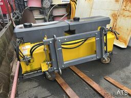 Vama EHK 2200 wheel loader broom