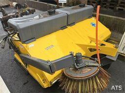 Vama EHK 2200 wheel loader broom