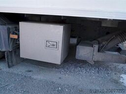 Mercedes-Benz Atego 818 box truck.