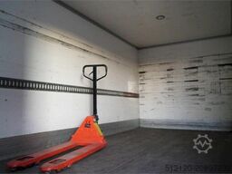 Mercedes-Benz Atego 818 box truck. Low km.