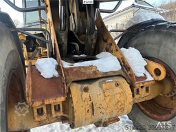 CAT 930G w/ bucket, pallet forks and scale. See hours!