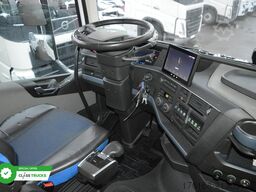 VOLVO FH 460 Globetrotter XL i-Save SideSkirts