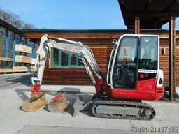 Takeuchi TB 230 mit POWERTILT