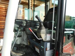 Takeuchi TB 230 mit POWERTILT