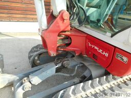 Takeuchi TB 230 mit POWERTILT