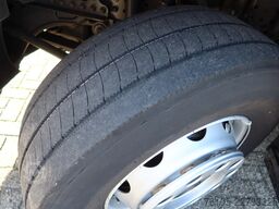 Mercedes-Benz Actros 2532 L Bak + klep 2000 KG LIKE NEW!! TUF...
