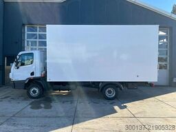Mercedes-Benz Accelo 915 4x2 Closed Cargo Truck