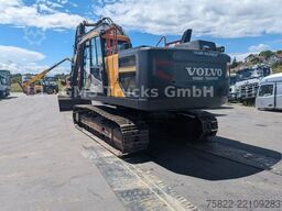 VOLVO EC 220 / SW + 2 Löffel