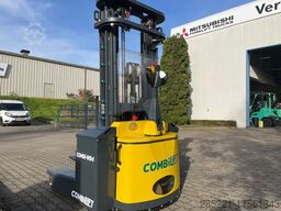 Combilift WR4 4-Wege Deichselstapler mit Zinkenverstellgerät