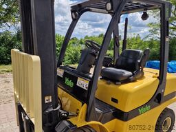 Yale GDP25VX Diesel Stapler