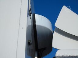 MAN TGM 18.250 + euro 6 + lift + iso box