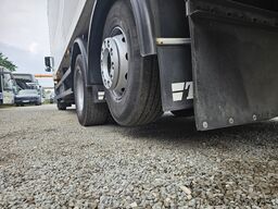 Volvo FM330 Multizone Lenk u. Kühlkoffer