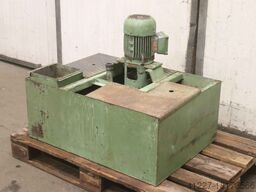 Schlüter mit Behälter