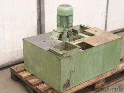 Schlüter mit Behälter