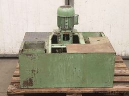 Schlüter mit Behälter