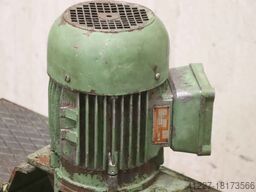 Schlüter mit Behälter