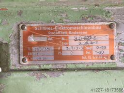 Schlüter mit Behälter