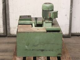 Schlüter mit Behälter