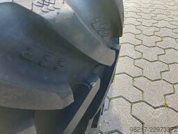 BKT 320/65R16