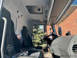 MERCEDES-BENZ 821 Atego Pritsche mit HIAB 066D Kran
