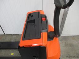 TOYOTA LWE 200
