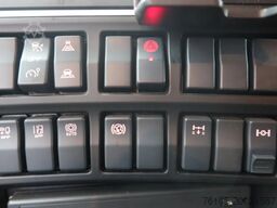 Renault D240 Bak met deuren + Klep 2.000 kg. Automaat. ...