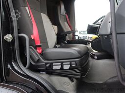 Renault D240 Bak met deuren + Klep 2.000 kg. Automaat. ...