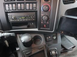 Renault D240 Bak met deuren + Klep 2.000 kg. Automaat. ...