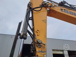 Liebherr R 946