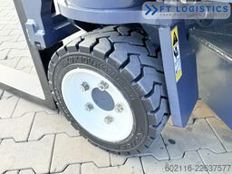 Combilift CB3000 GAS TRIPLEX 4900 FREE-LIFT