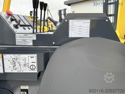 Combilift CB4000 TRIPLEX 5200 FREE-LIFT POSITIONER