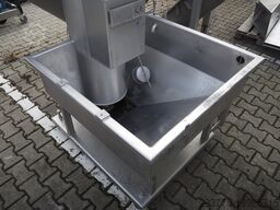 Kiremko elevating screw with bunker