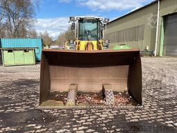 Liebherr L 522 with High-Tipping Bucket