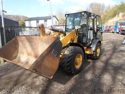 CATERPILLAR 906 M/ Schaufel/Gabel/ 2990 Std.