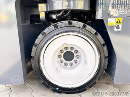 Combilift C3000CB / GAS / TRIPLEX / 4900MM / 4807H