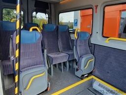 MERCEDES-BENZ 2 x Lagerfahrzeug Bürgerbus Niederflur 9 Sitze