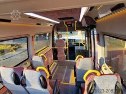 MERCEDES-BENZ 2 x Lagerfahrzeug Bürgerbus Niederflur 9 Sitze