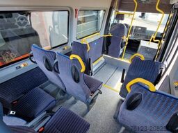 MERCEDES-BENZ 2 x Lagerfahrzeug Bürgerbus Niederflur 9 Sitze