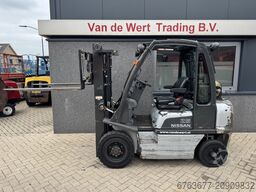 NISSAN UD02A25PQ Triplo 430 Freelift/Sideshift LPG 2006