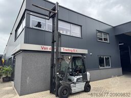 NISSAN UD02A25PQ Triplo 430 Freelift/Sideshift LPG 2006