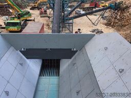 Constmach Vibrating Feeder Bunker