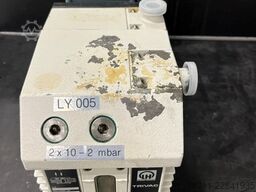 Leybold D4B