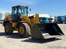 CATERPILLAR 930M Radlader mit Schaufel 2.090 BTH