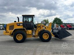 CATERPILLAR 930M Radlader mit Schaufel 2.090 BTH