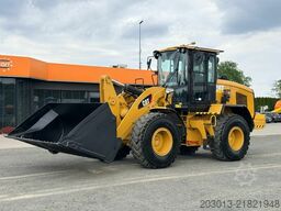 CATERPILLAR 930M Radlader mit Schaufel 2.090 BTH