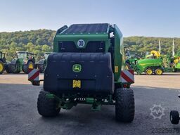 John Deere V451M