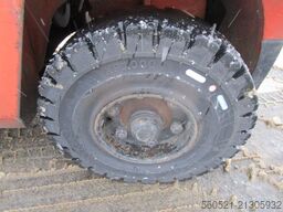 Nissan 4 Ton.-Triplex-FH 4,5m + Seitenschieber