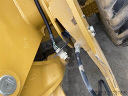 CAT 906M (7164)